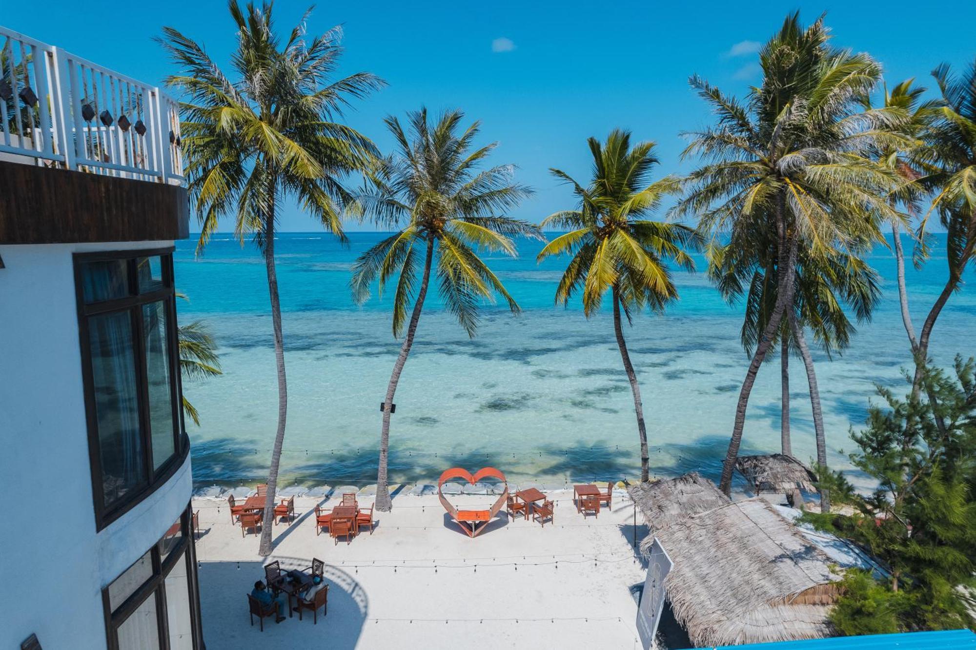 Heron Beach Hotel - The Best Maldivian Getaway In Dhiffushi,Maldives Ngoại thất bức ảnh