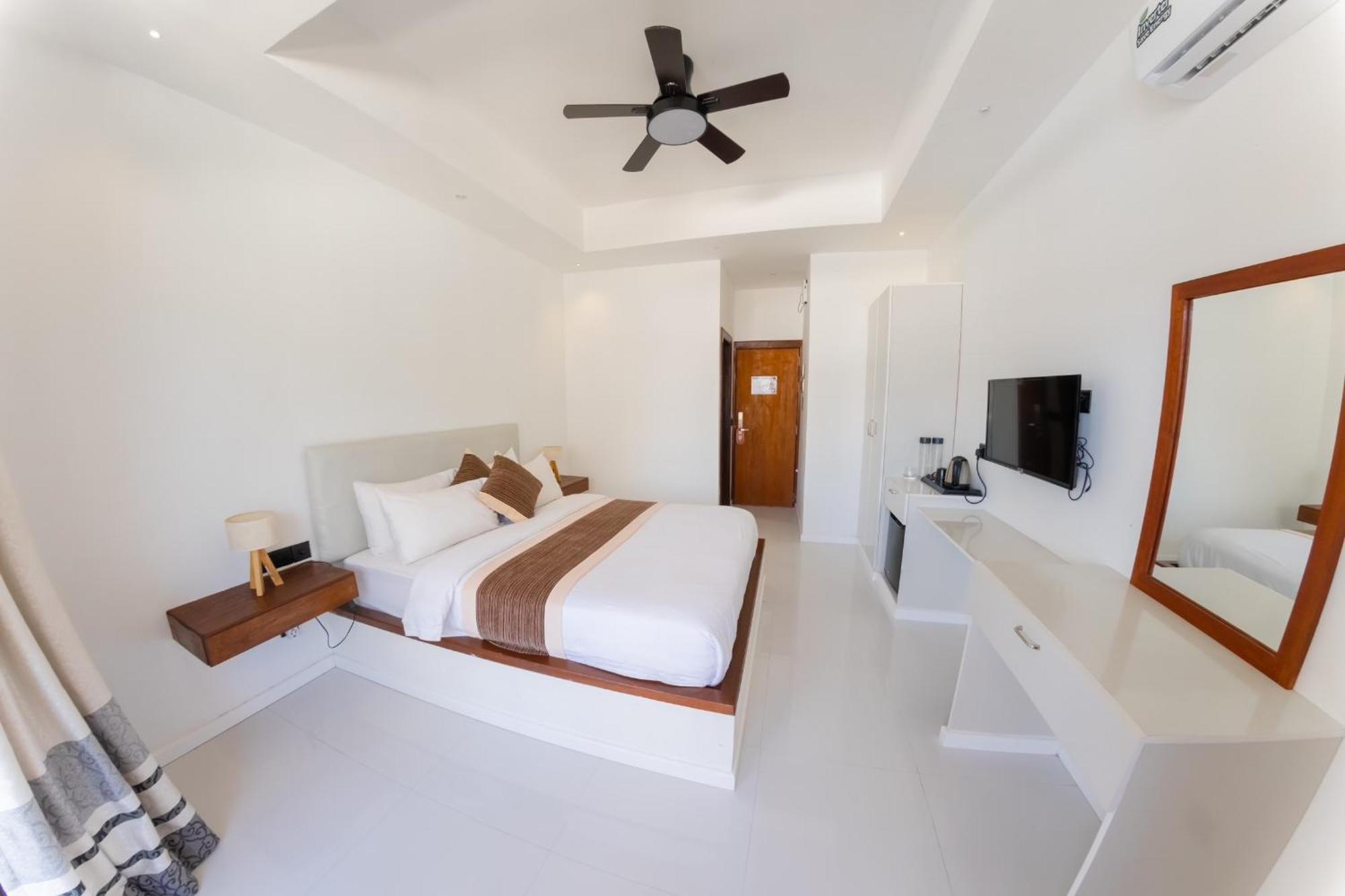 Heron Beach Hotel - The Best Maldivian Getaway In Dhiffushi,Maldives Ngoại thất bức ảnh