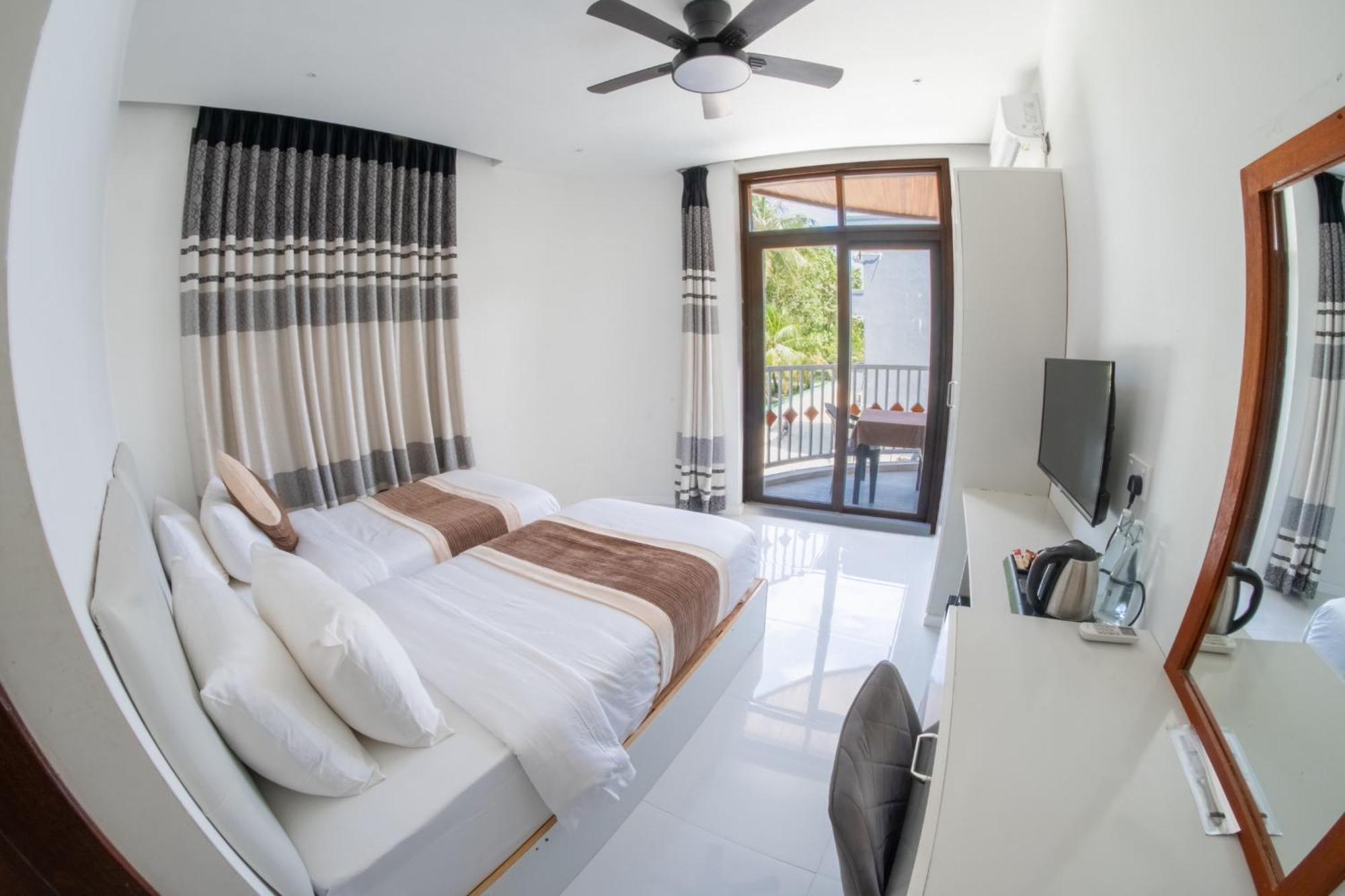 Heron Beach Hotel - The Best Maldivian Getaway In Dhiffushi,Maldives Ngoại thất bức ảnh