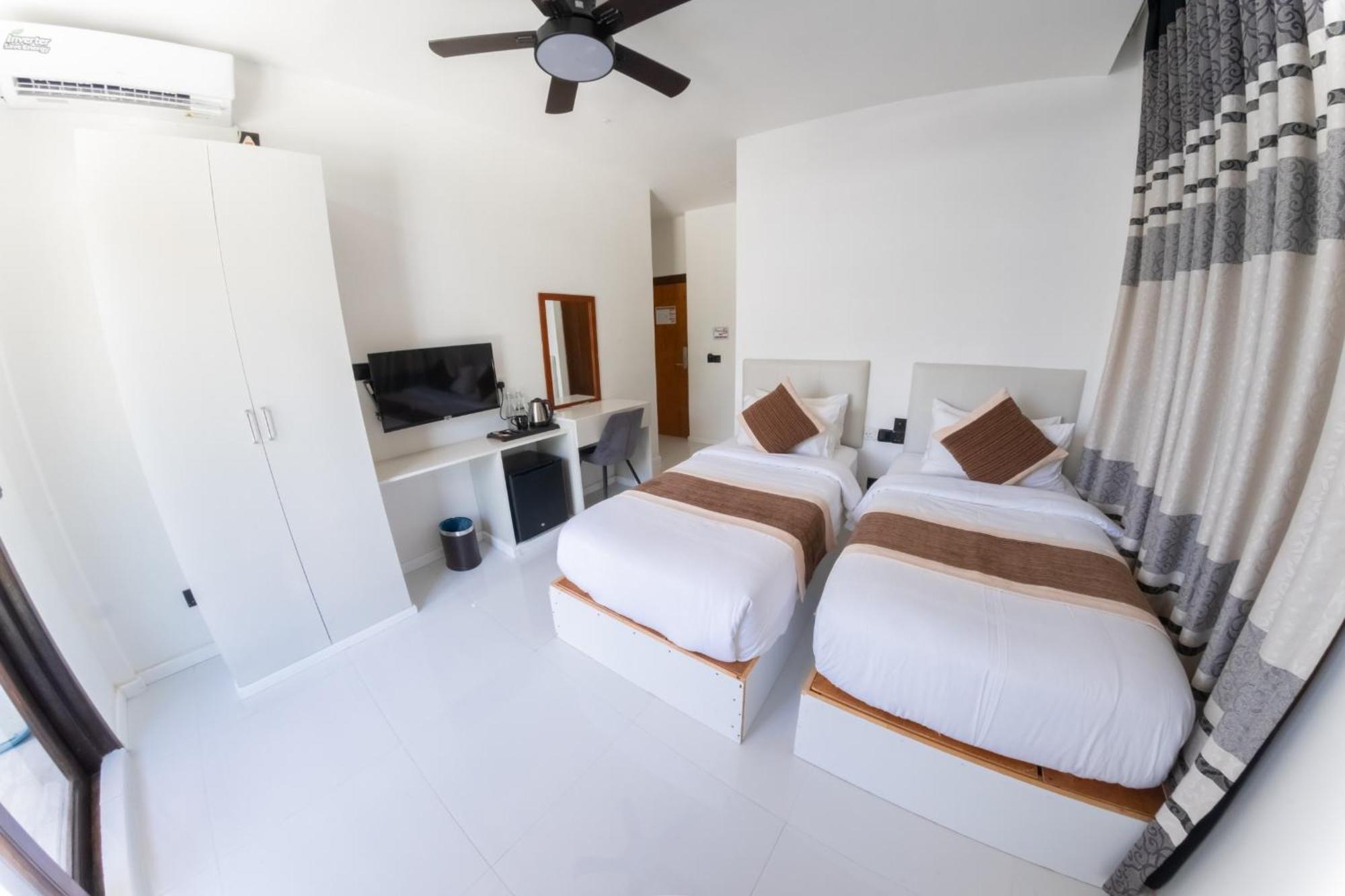 Heron Beach Hotel - The Best Maldivian Getaway In Dhiffushi,Maldives Ngoại thất bức ảnh