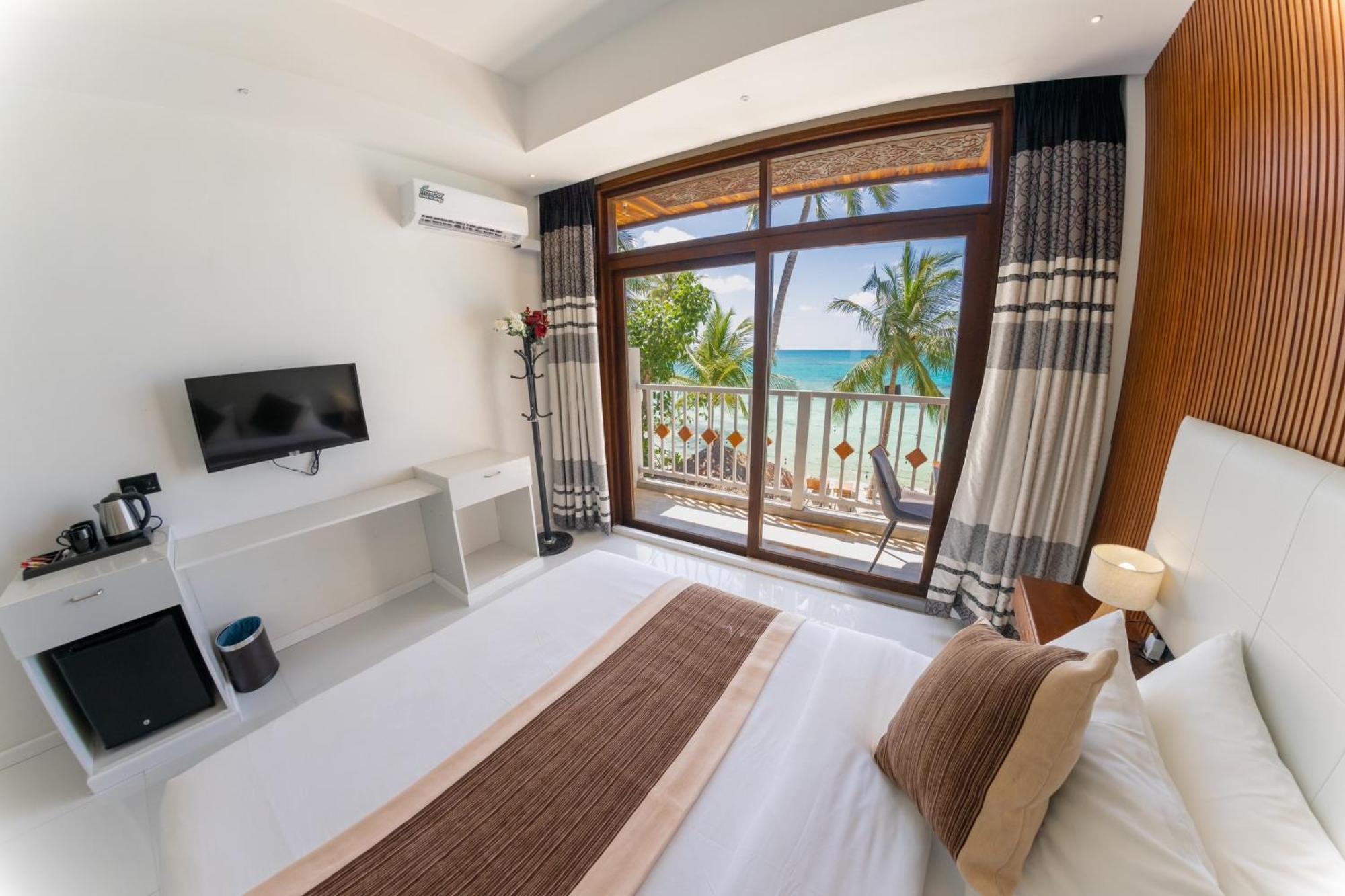 Heron Beach Hotel - The Best Maldivian Getaway In Dhiffushi,Maldives Ngoại thất bức ảnh